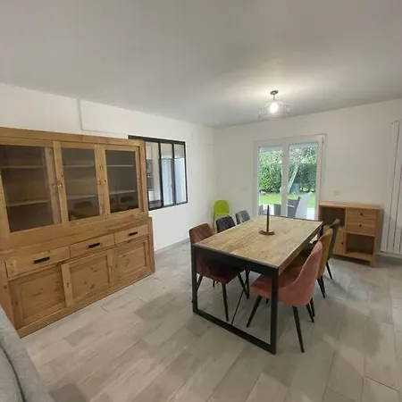 Maison 6 Couchages Avec Jardin Holiday home Pontault-Combault