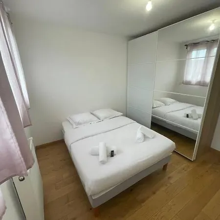 Holiday home Maison 6 Couchages Avec Jardin